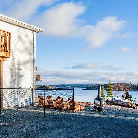New English Point Oceanfront Living With Hot Tub Apartment Head of Jeddore Exterior photo