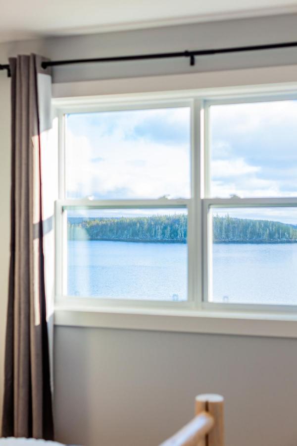 New English Point Oceanfront Living With Hot Tub Apartment Head of Jeddore Exterior photo