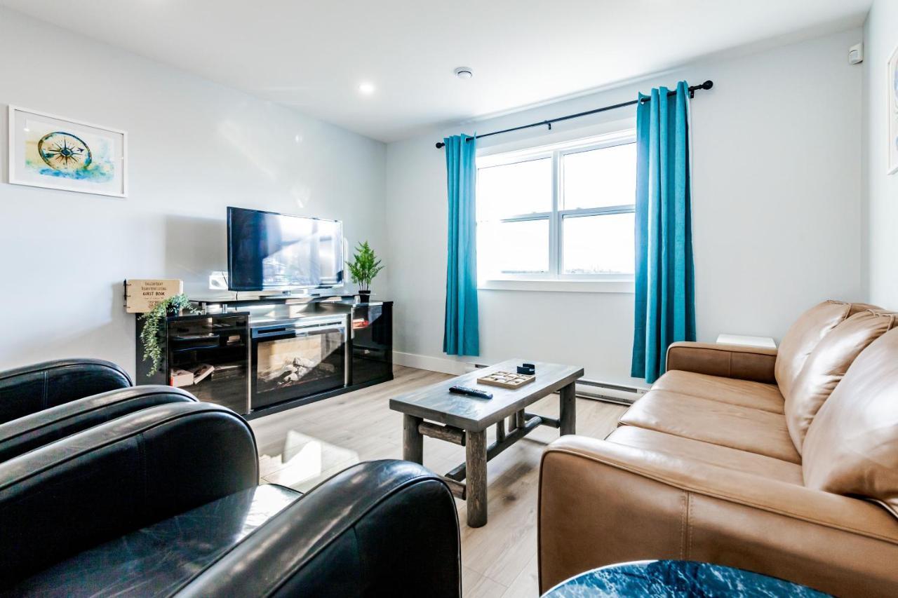 New English Point Oceanfront Living With Hot Tub Apartment Head of Jeddore Exterior photo