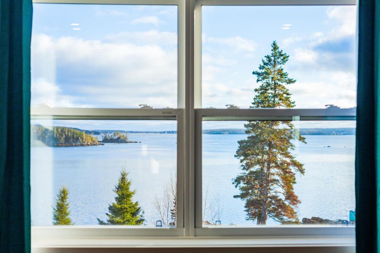 New English Point Oceanfront Living With Hot Tub Apartment Head of Jeddore Exterior photo