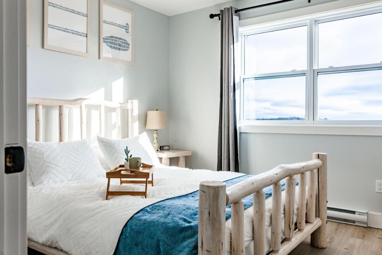 New English Point Oceanfront Living With Hot Tub Apartment Head of Jeddore Exterior photo
