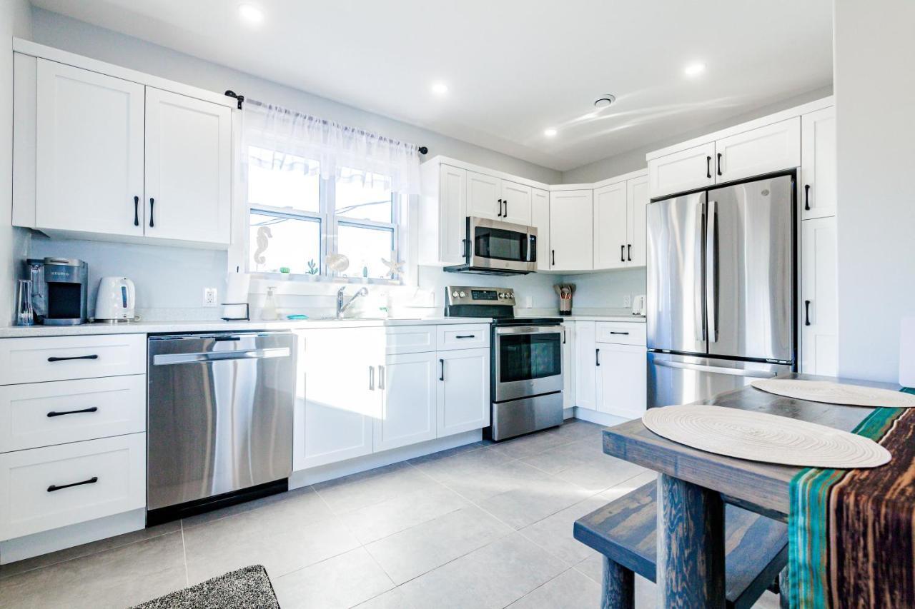 New English Point Oceanfront Living With Hot Tub Apartment Head of Jeddore Exterior photo