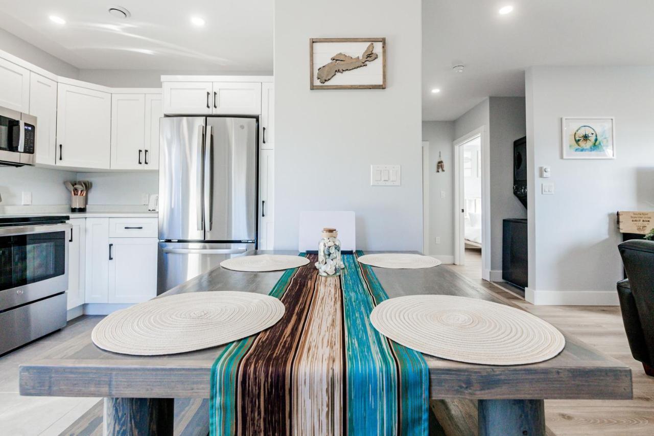 New English Point Oceanfront Living With Hot Tub Apartment Head of Jeddore Exterior photo