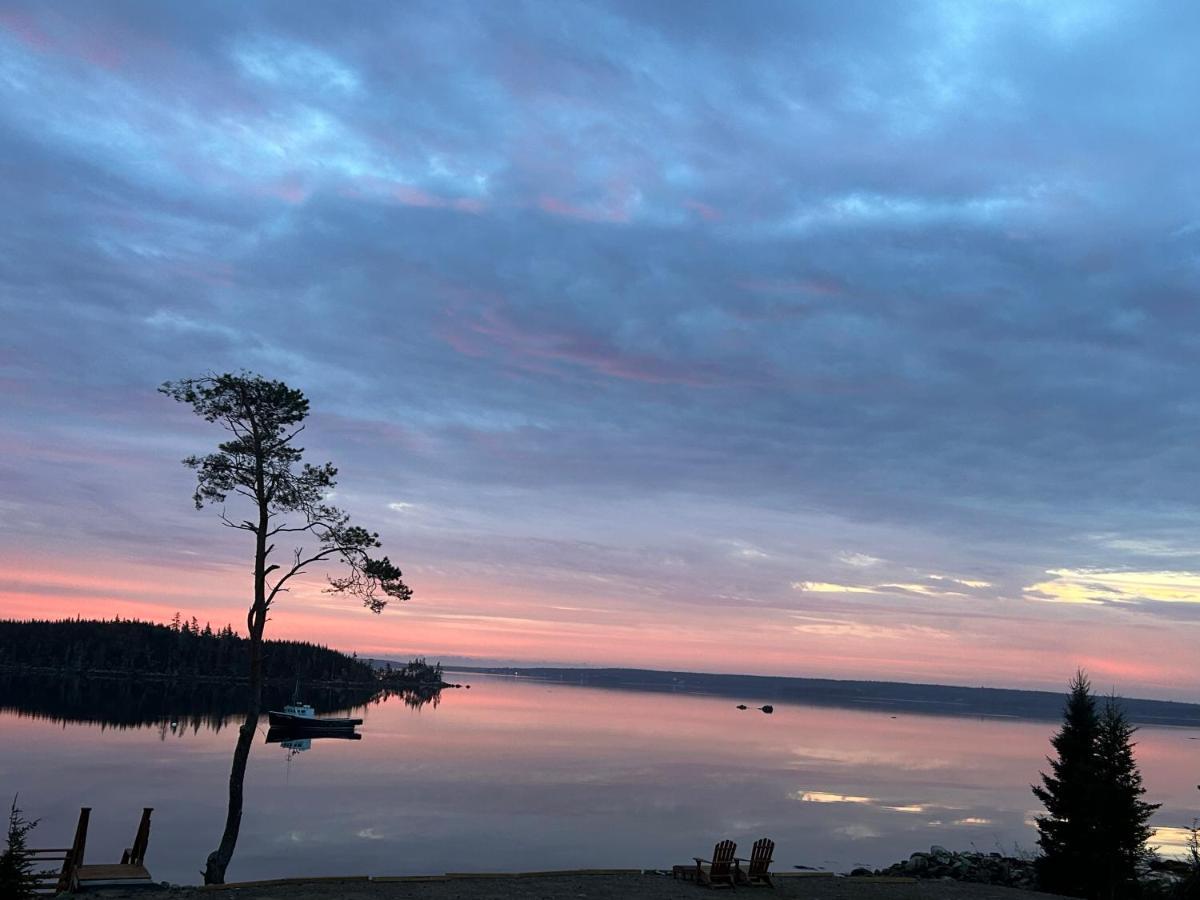 New English Point Oceanfront Living With Hot Tub Apartment Head of Jeddore Exterior photo