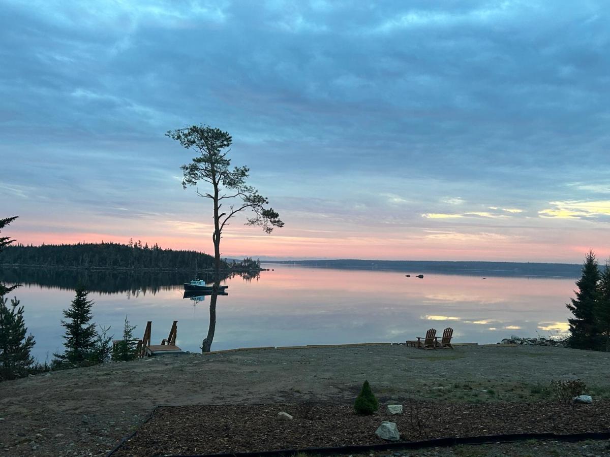 New English Point Oceanfront Living With Hot Tub Apartment Head of Jeddore Exterior photo