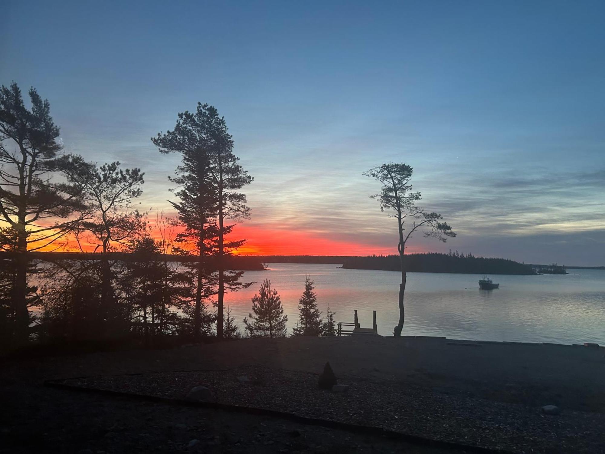 New English Point Oceanfront Living With Hot Tub Apartment Head of Jeddore Exterior photo
