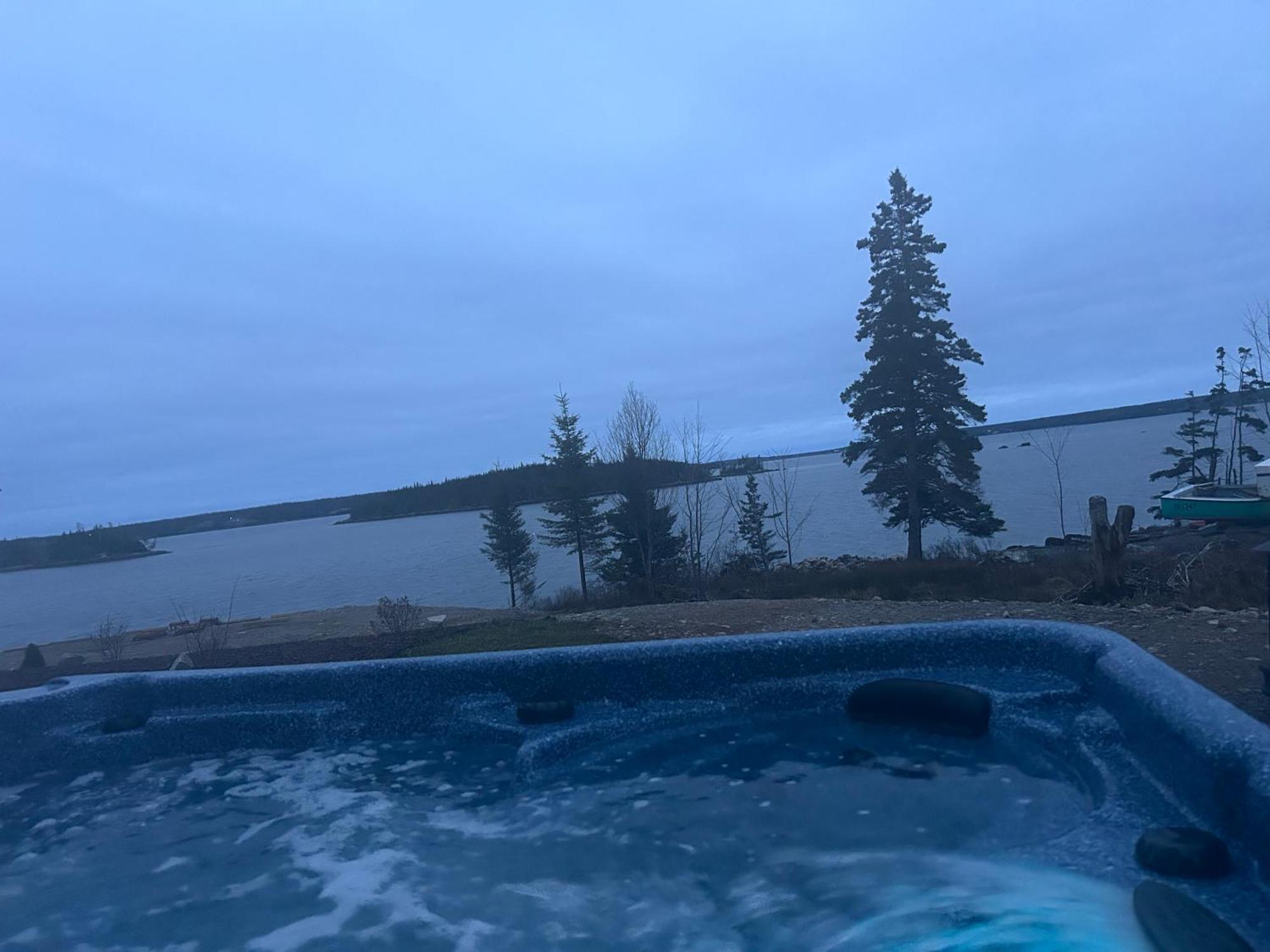 New English Point Oceanfront Living With Hot Tub Apartment Head of Jeddore Exterior photo