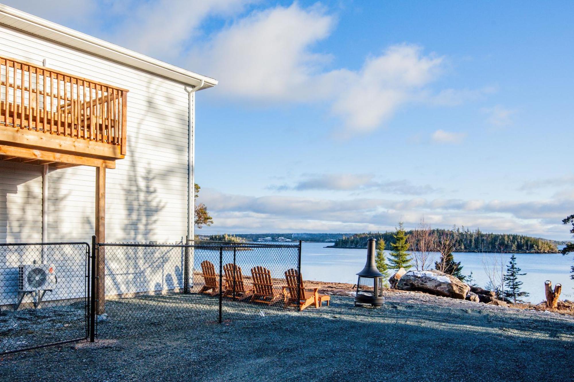 New English Point Oceanfront Living With Hot Tub Apartment Head of Jeddore Exterior photo